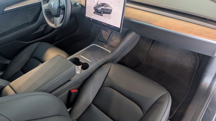 Tesla Model 3 Outro
