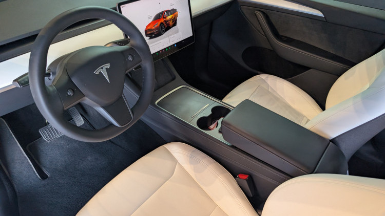 Tesla Model Y Dual Motor AWD