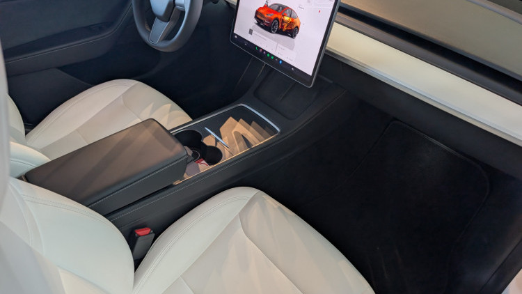 Tesla Model Y Dual Motor AWD