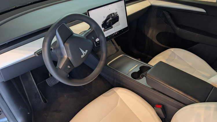 Tesla Model Y Dual Motor AWD