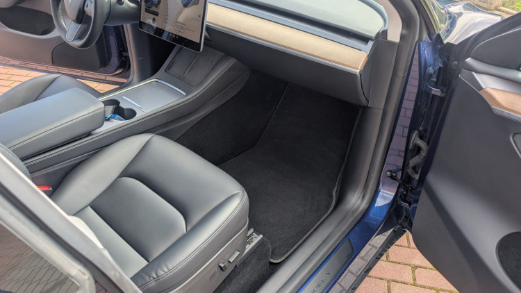 Tesla Model Y Duo motor long range