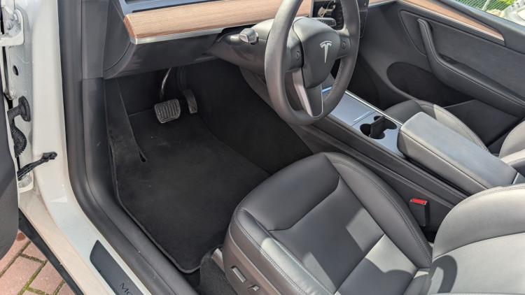 Tesla Model Y Duo motor long range