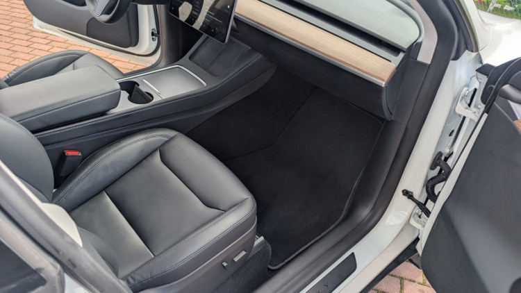 Tesla Model Y Duo motor long range